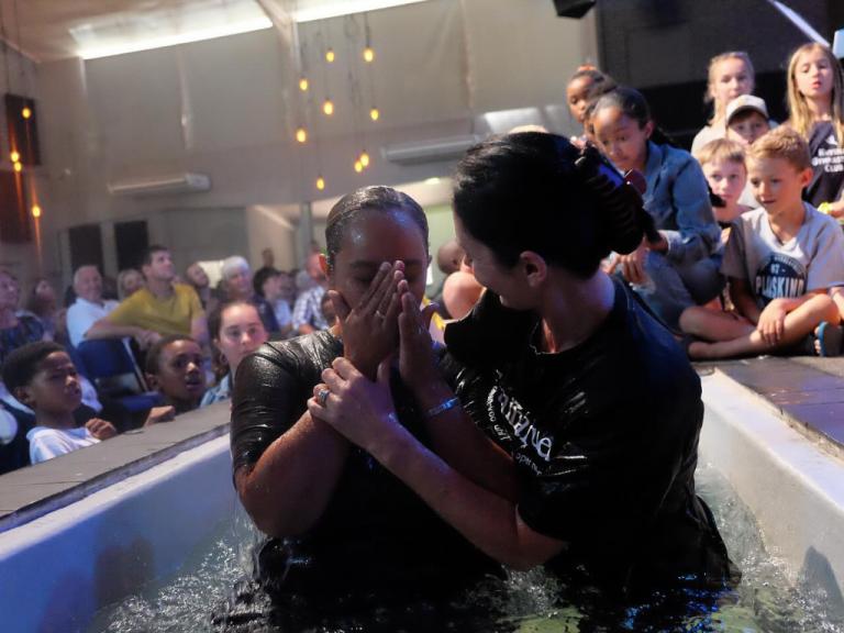 Dee baptising